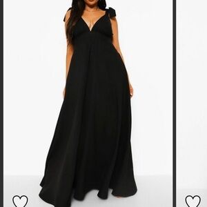 BooHoo Plus Curve Black Tie Detail Plunge Maxi Sun Dress NWOT sz 14
